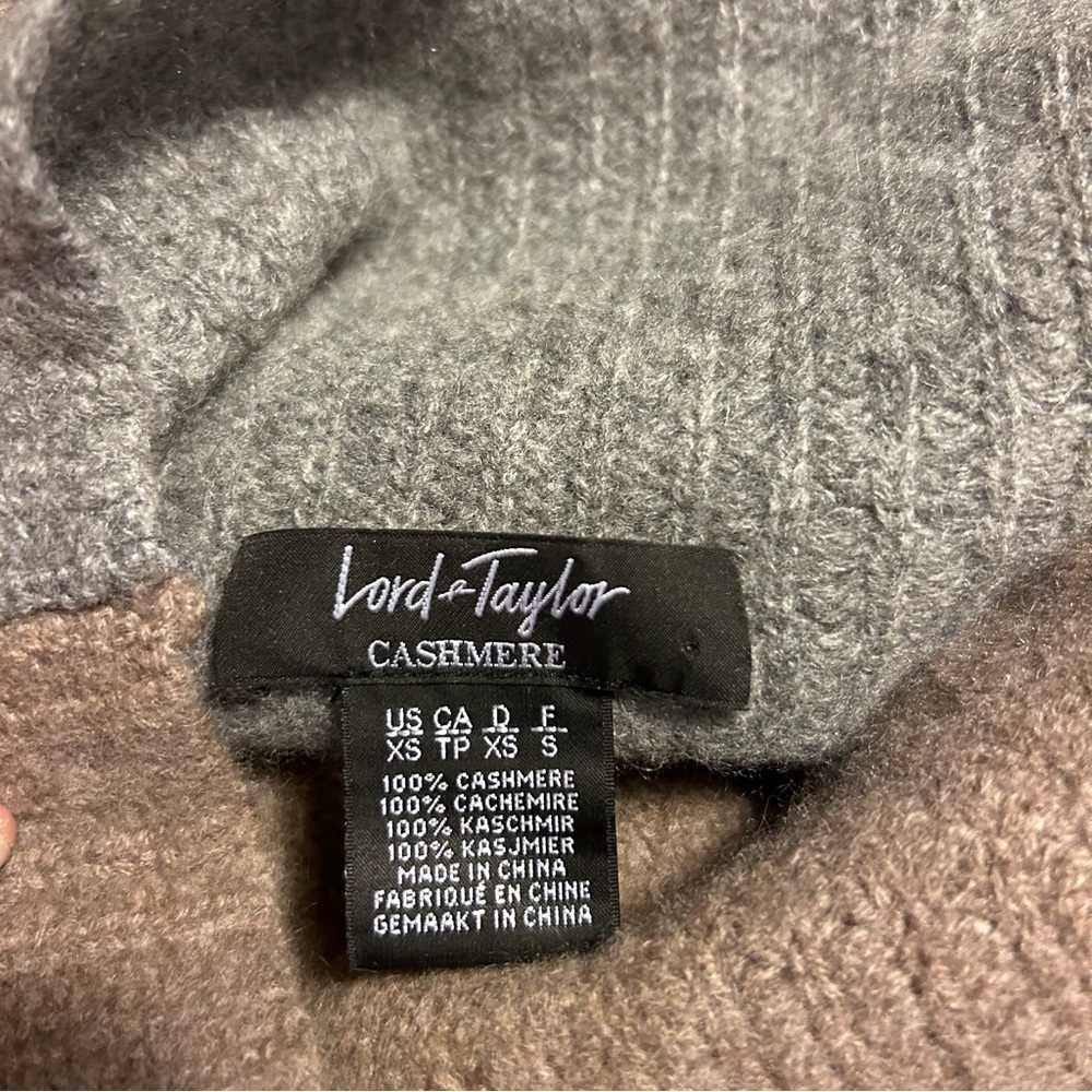 Lord + Taylor Grey Colour Block 100% Cashmere Crop Turtleneck Sweater Size XS - Picture 12 of 13